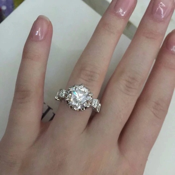 A New 4 Carat Sterling Silver Ring - Picture 5 of 5